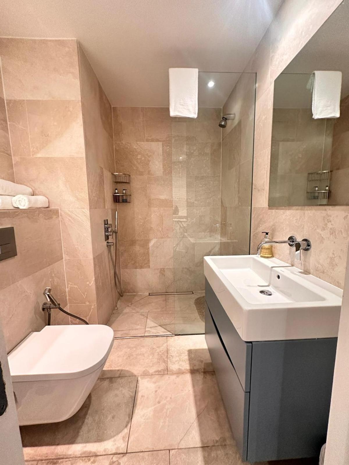 Spacious Central London Flat - 2Bhk Luaran gambar