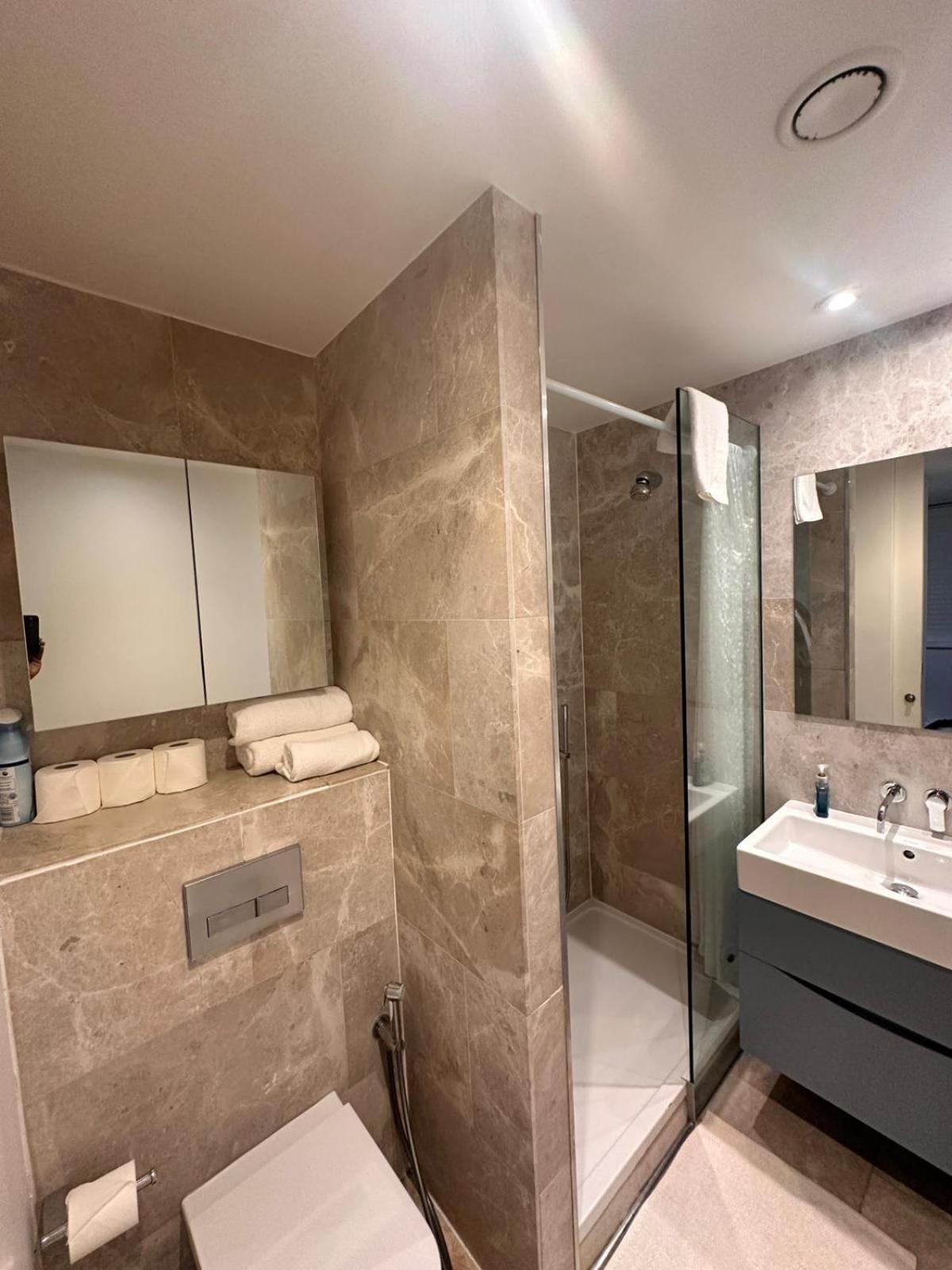 Spacious Central London Flat - 2Bhk Luaran gambar